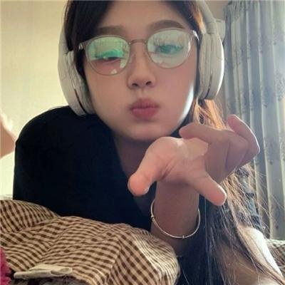 陪她一会儿海报