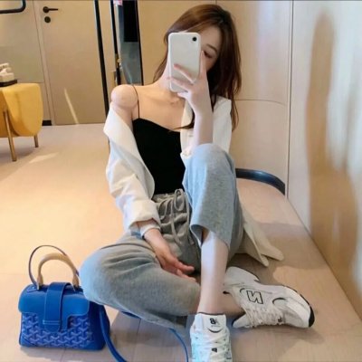 反复缺席海报
